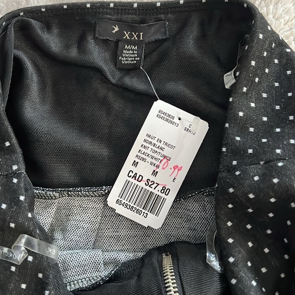 Lot 8- Dressy tops - medium - Picture 2 of 5